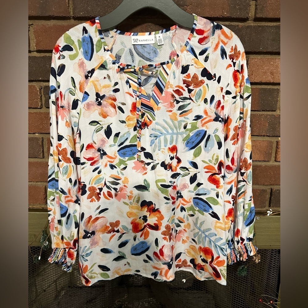 #8) Rafaella multi color floral top new condition.
